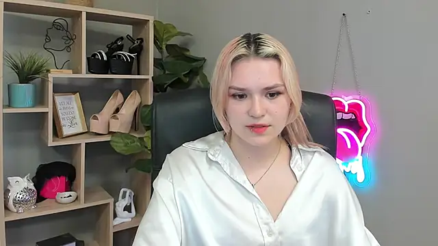 Snapshot of SweetLilyxo chatting on 22, 7, 2026 SweetLilyxo online show from 22, 7, 2026