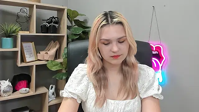 Snapshot of SweetLilyxo chatting on 27, 7, 2026 SweetLilyxo online show from 27, 7, 2026