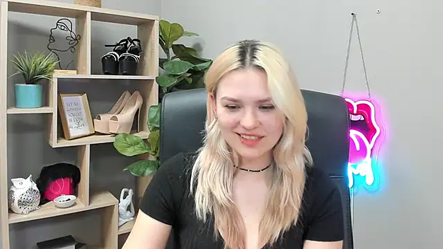 Snapshot of SweetLilyxo chatting on 28, 7, 2026 SweetLilyxo online show from 28, 7, 2026
