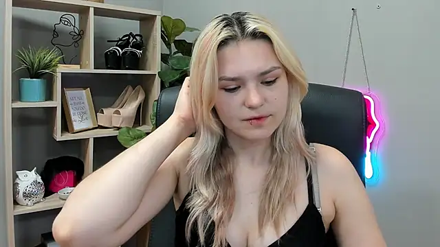 Snapshot of SweetLilyxo chatting on 30, 7, 2026 SweetLilyxo online show from 30, 7, 2026