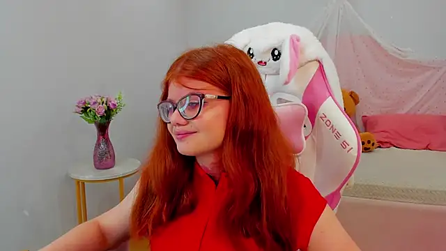 ChloeHalses online show from 4, 8, 2026