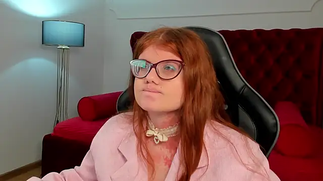 ChloeHalses online show from 7, 8, 2026