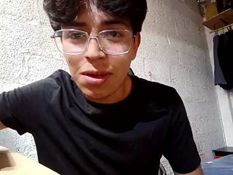 Snapshot of FAVOJS chatting on 10, 4, 2026 FAVOJS online show from 10, 4, 2026