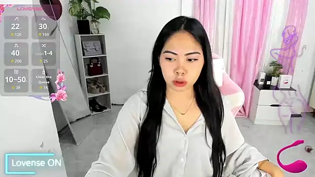 Ursweetyshaine online show from 7, 5, 2026