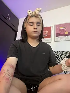 Snapshot of Daniellesins1 chatting on 8, 4, 2026 Daniellesins1 online show from 8, 4, 2026