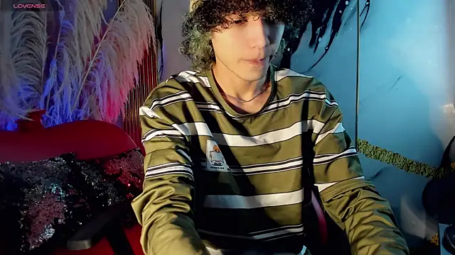 Snapshot of thanier_18 chatting on 27, 5, 2026 thanier 18 online show from 27, 5, 2026