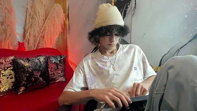 Snapshot of thanier_18 chatting on 8, 6, 2026 thanier 18 online show from 8, 6, 2026