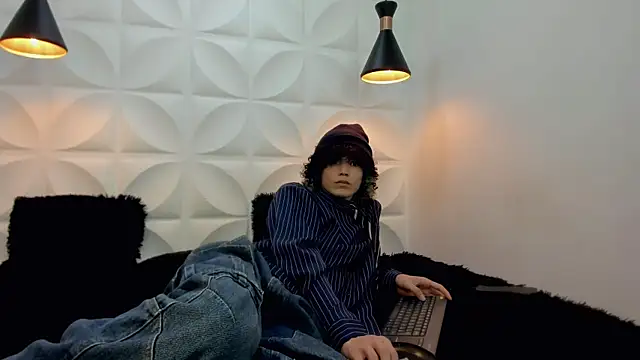 Snapshot of thanier_18 chatting on 5, 8, 2026 thanier 18 online show from 5, 8, 2026