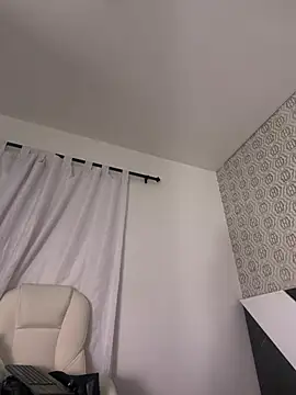 Mia rivers   online show from 29, 7, 2026