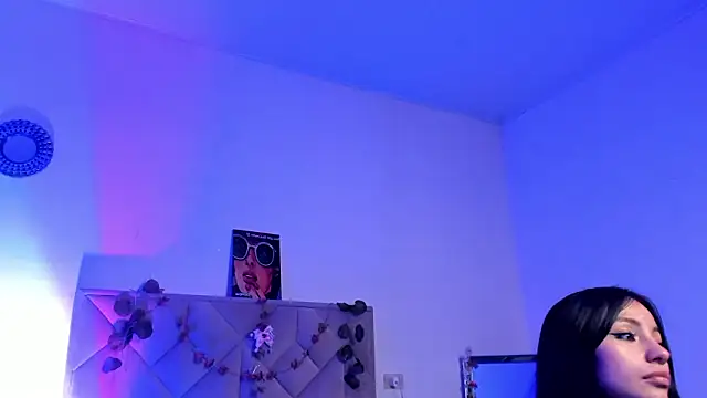 Snapshot of Chloe_Miller_2 chatting on 7, 3, 2026 Chloe Miller 2 online show from 7, 3, 2026