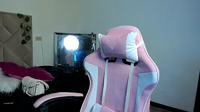 Snapshot of Chloe_Miller_2 chatting on 17, 3, 2026 Chloe Miller 2 online show from 17, 3, 2026