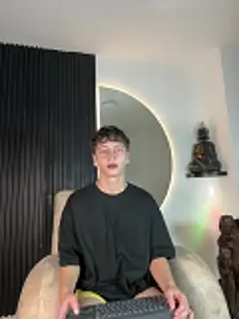 Snapshot of ARON_LUXX chatting on 8, 2, 2026 ARON LUXX online show from 8, 2, 2026