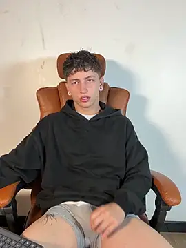 Snapshot of ARON_LUXX chatting on 16, 3, 2026 ARON LUXX online show from 16, 3, 2026