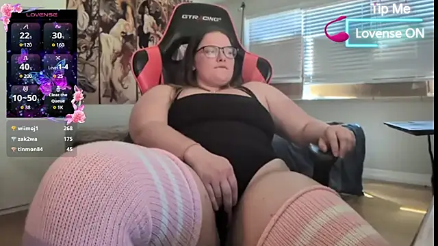 Snapshot of lillythotz chatting on 3, 4, 2026 lillythotz online show from 3, 4, 2026