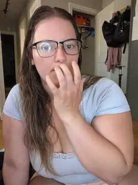 lillythotz online show from 2, 6, 2026