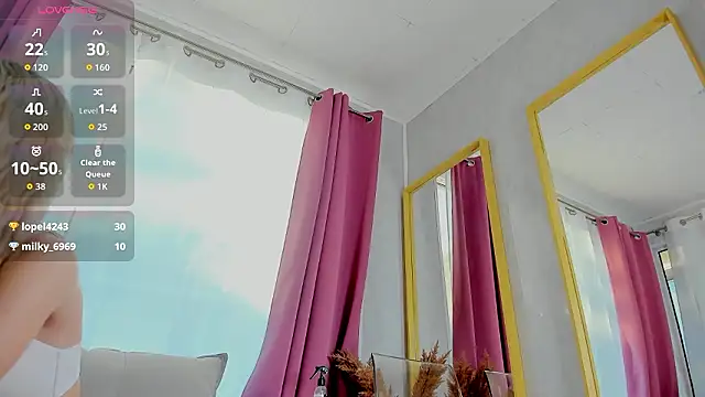 Snapshot of MeganKroft_ chatting on 19, 2, 2026 MeganKroft online show from 19, 2, 2026