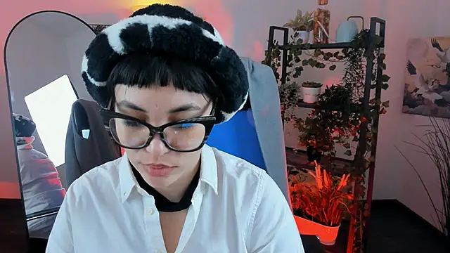 Snapshot of NeoGeisha chatting on 11, 5, 2026 NeoGeisha online show from 11, 5, 2026