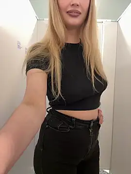 Snapshot of blonde_exe chatting on 10, 2, 2026 blonde exe online show from 10, 2, 2026