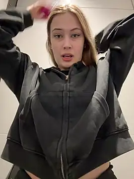 Snapshot of blonde_exe chatting on 3, 3, 2026 blonde exe online show from 3, 3, 2026