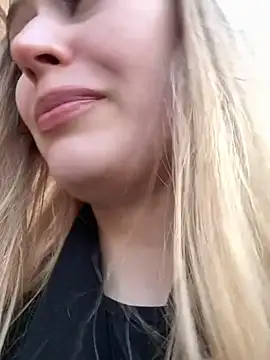 Snapshot of blonde_exe chatting on 18, 3, 2026 blonde exe online show from 18, 3, 2026