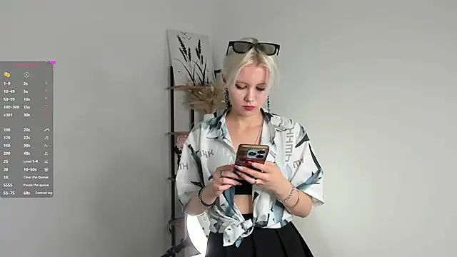 GoldenLenarz online show from 2, 7, 2026