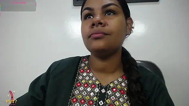 Snapshot of yaazhinii chatting on 25, 5, 2026 yaazhinii online show from 25, 5, 2026