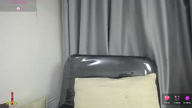 Snapshot of yaazhinii chatting on 1, 6, 2026 yaazhinii online show from 1, 6, 2026