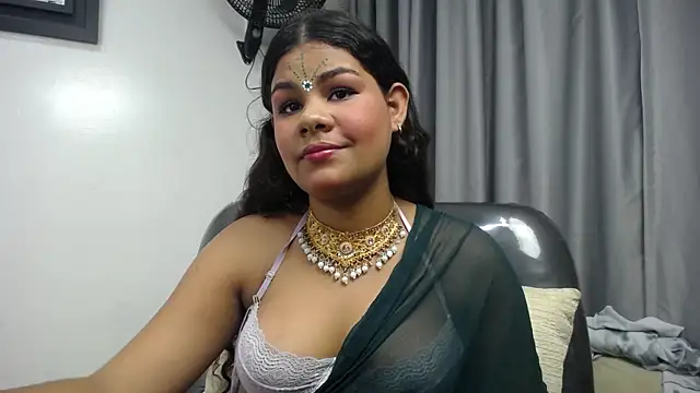 Snapshot of yaazhinii chatting on 6, 7, 2026 yaazhinii online show from 6, 7, 2026