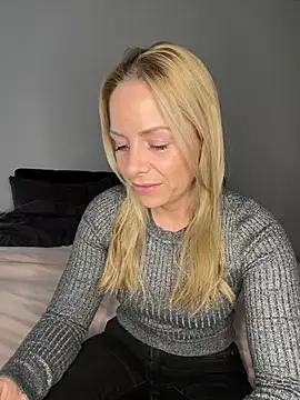 Snapshot of emily-becker22 chatting on 7, 4, 2026 emily-becker22 online show from 7, 4, 2026