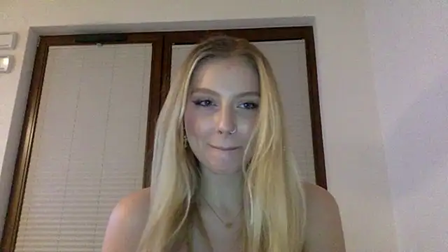 Snapshot of MayaWetDream chatting on 4, 3, 2026 MayaWetDream online show from 4, 3, 2026