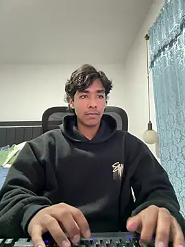 Pedestal diamant online show from 25, 2, 2026