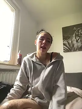 zoeelovee online show from 13, 3, 2026