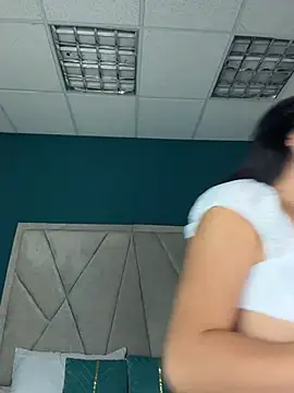 BadLilAngelXXX online show from 27, 7, 2026