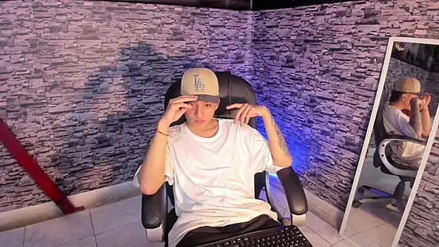 Snapshot of Wesleey-Boy chatting on 3, 3, 2026 Wesleey-Boy online show from 3, 3, 2026