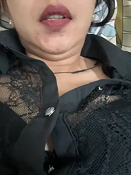 raavigirl online show from 4, 7, 2026