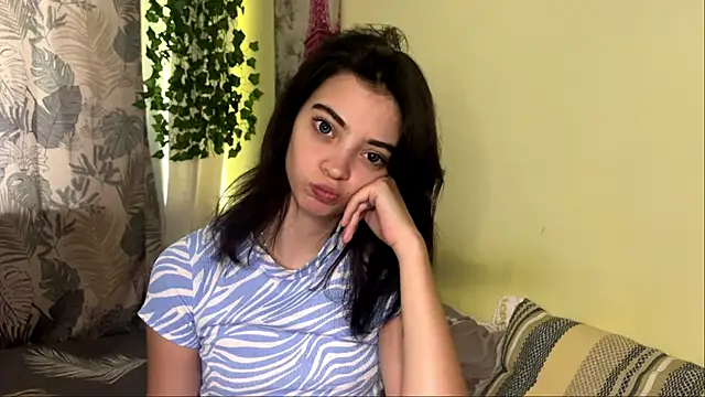 Snapshot of CassyVixen chatting on 4, 7, 2026 CassyVixen online show from 4, 7, 2026