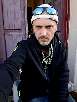 Snapshot of SwatRocShy chatting on 15, 3, 2026 SwatRocShy online show from 15, 3, 2026