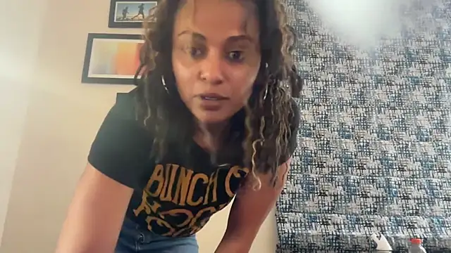 Snapshot of Goldie_Glows63 chatting on 6, 3, 2026 Goldie Glows63 online show from 6, 3, 2026