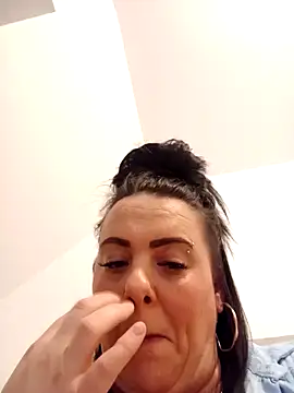 Snapshot of louisa36 chatting on 15, 2, 2026 louisa36 online show from 15, 2, 2026