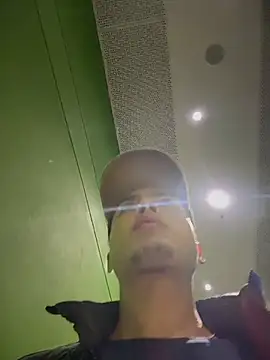 Snapshot of Eros_lee chatting on 18, 3, 2026 Eros lee online show from 18, 3, 2026