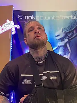 Snapshot of Smokebluntafterblunt chatting on 9, 3, 2026 Smokebluntafterblunt online show from 9, 3, 2026