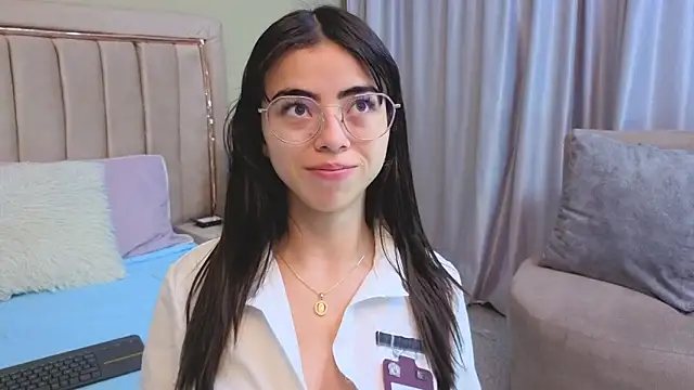 Mia Naive online show from 30, 4, 2026