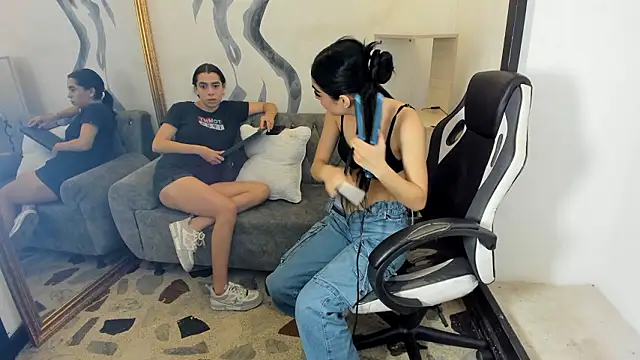 Snapshot of lorraineHunter chatting on 7, 3, 2026 lorraineHunter online show from 7, 3, 2026