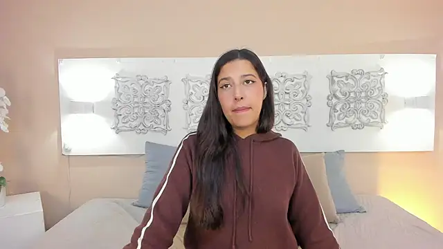 novaa velvet online show from 18, 4, 2026