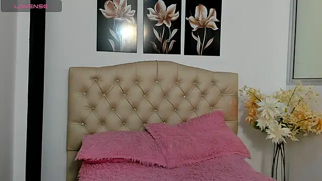 Snapshot of Kitty_f00x chatting on 6, 7, 2026 Kitty f00x online show from 6, 7, 2026