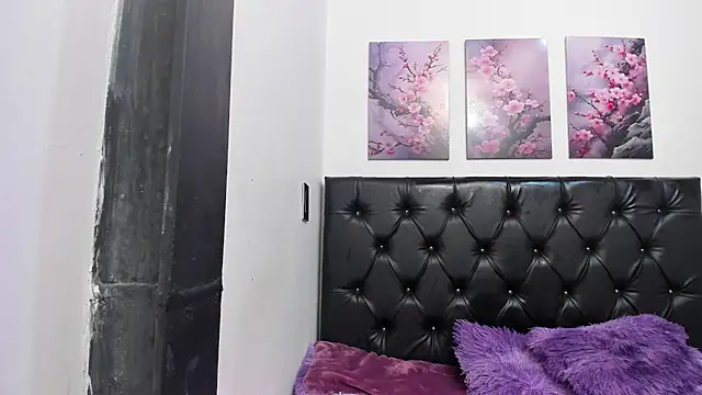 Snapshot of Kitty_f00x chatting on 1, 8, 2026 Kitty f00x online show from 1, 8, 2026