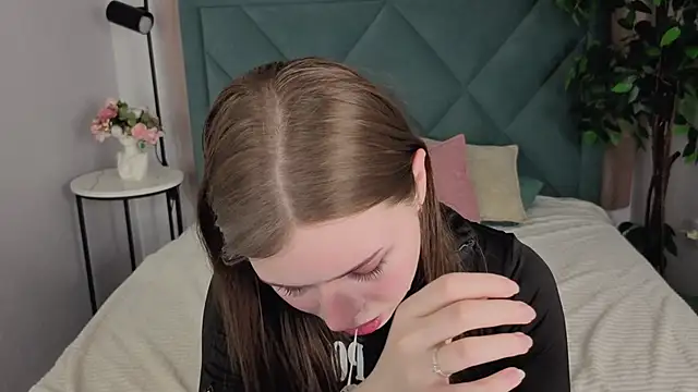 Snapshot of LesleySky chatting on 21, 3, 2026 LesleySky online show from 21, 3, 2026