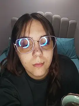 Snapshot of its_lauu_ chatting on 4, 3, 2026 its lauu online show from 4, 3, 2026