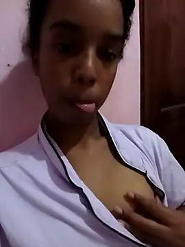 Snapshot of Roxilover chatting on 9, 2, 2026 Roxilover online show from 9, 2, 2026