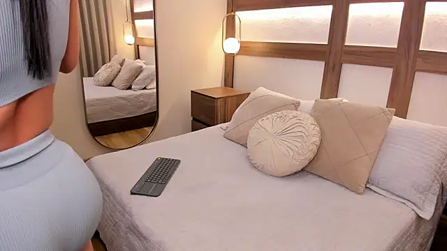 Aurea Silk online show from 4, 3, 2026